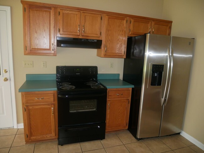 Building Photo - 2885 Waverly Dr