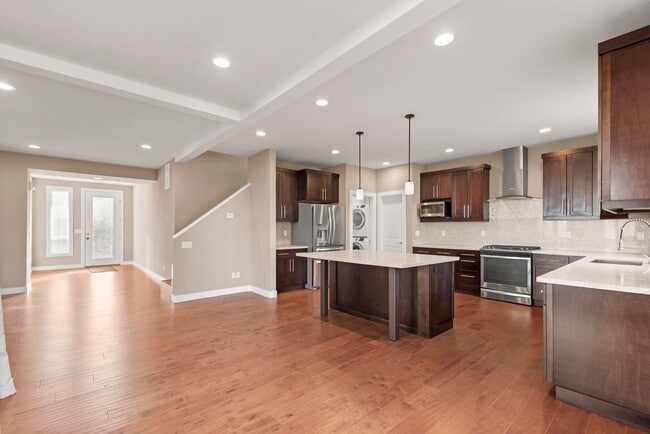 Building Photo - Amazing 4 beds/ 2.5 baths house in North Benson Hill/Renton.