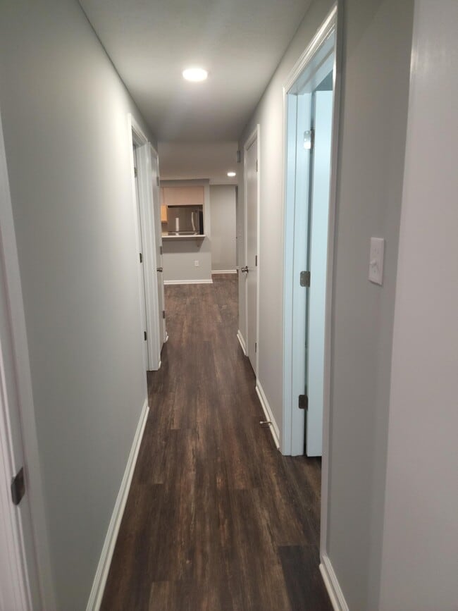Building Photo - 9387 Horse Castle Ct