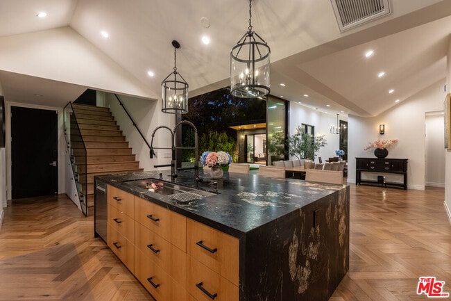 Building Photo - 1095 Chula Vista Pl