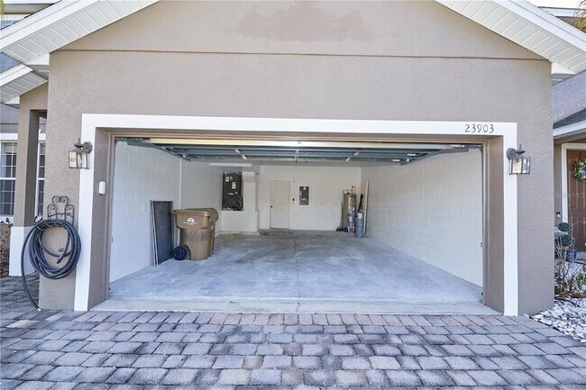 Building Photo - 23903 Sardinia Dr