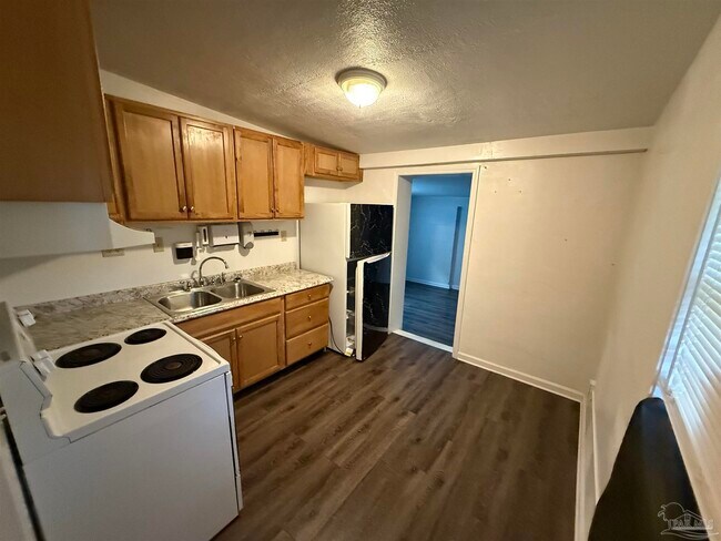 Building Photo - 27 Cloverland Ct