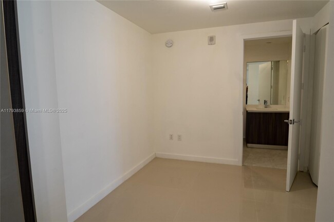 Building Photo - 488 NE 18th St
