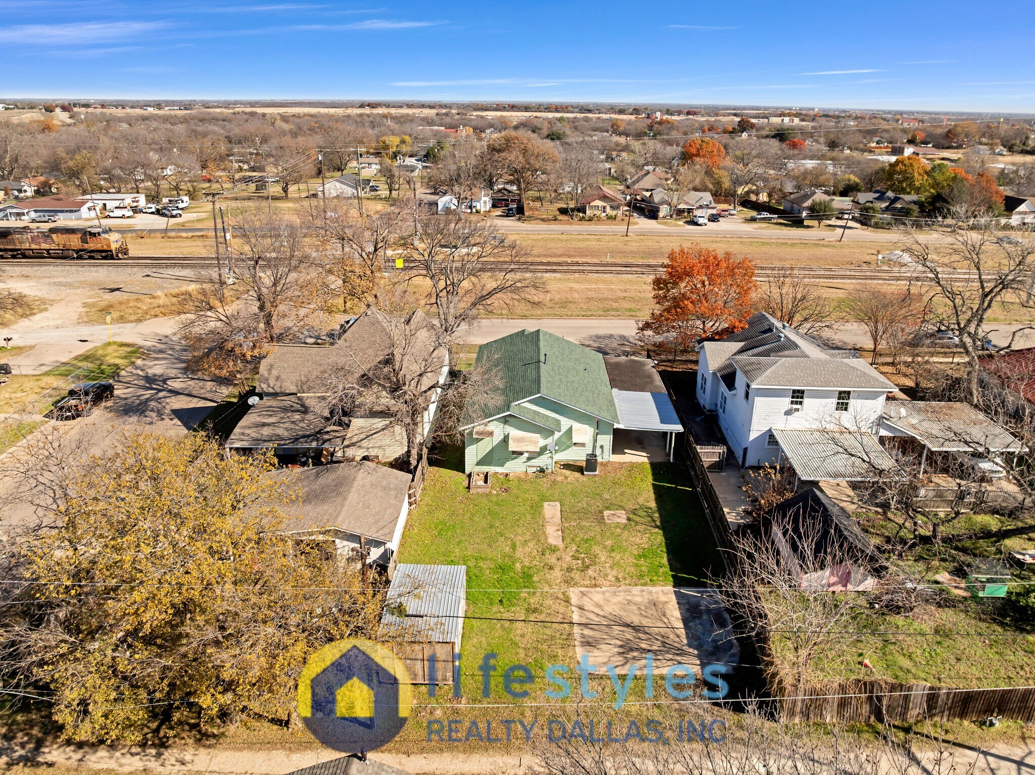 Building Photo - 907 NW Main St