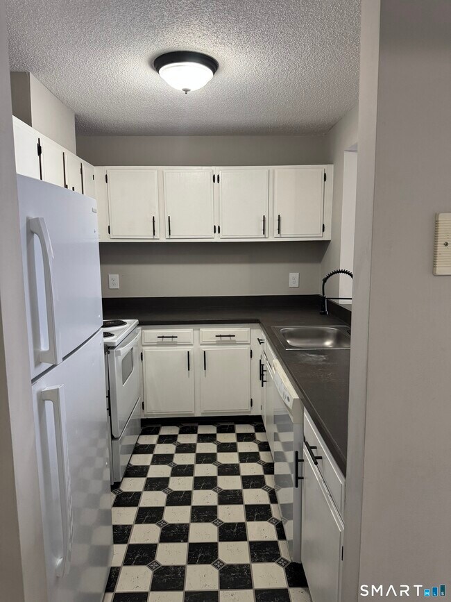 Building Photo - 175 Mill Pond Rd