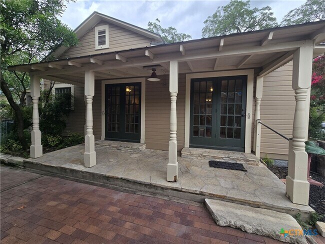 Building Photo - 294 Tolle St