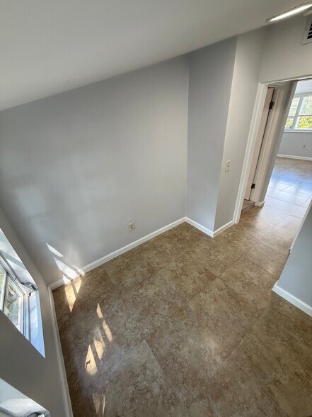 Building Photo - 1410 SW 19th Ter