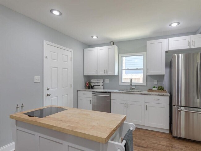 Kitchen - 1377 Avon Ave SW