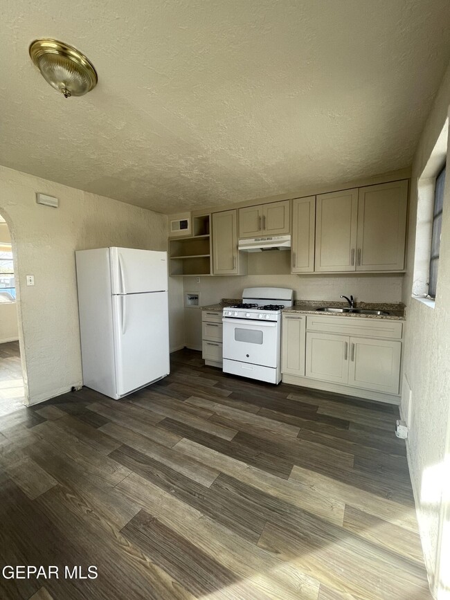 Building Photo - 8167 Josephine Cir