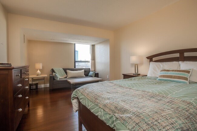 Building Photo - 32 Cherokee St