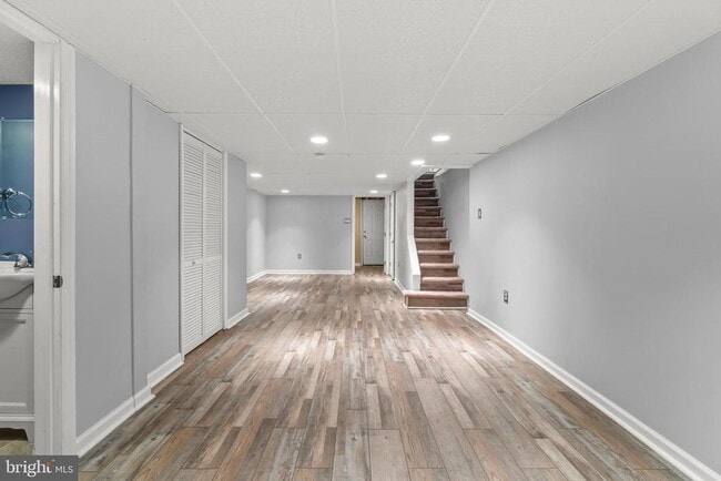 Building Photo - 15 Elm Ave