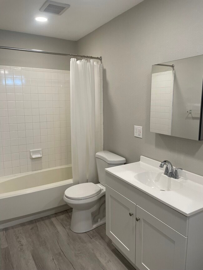 Building Photo - 1183 Pelican Lake Ln