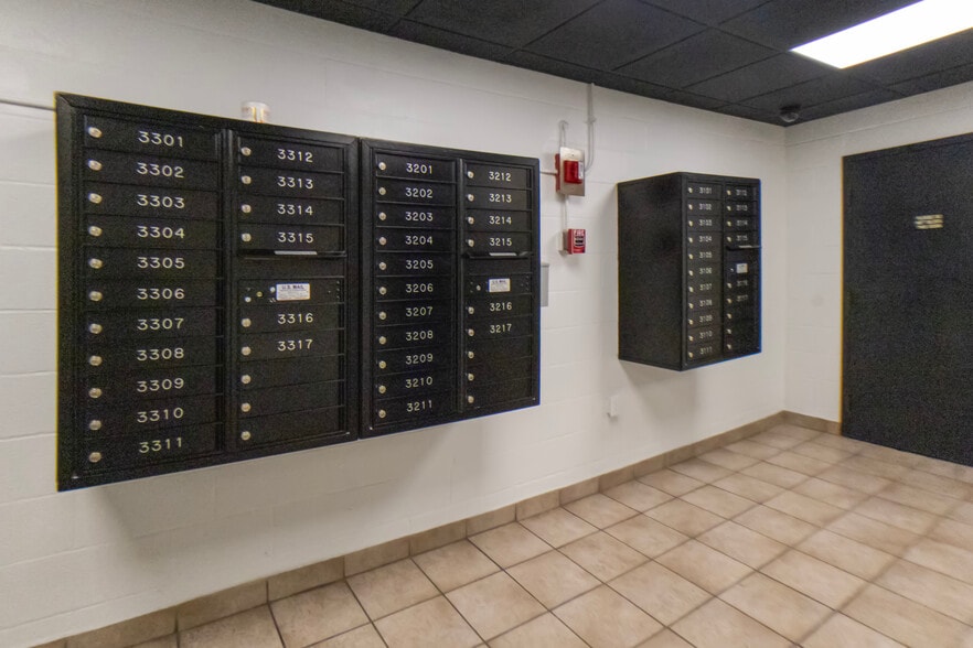 Building Photo - 3104 Pine Heights Dr NE