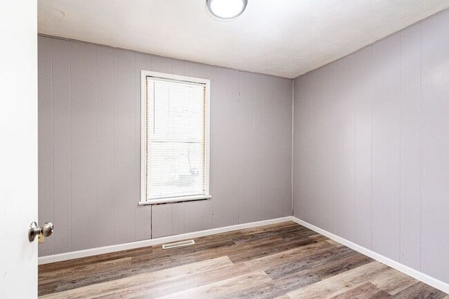 Building Photo - 506 5th St