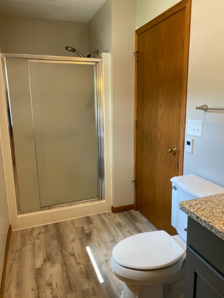 Building Photo - 112 Lake Rd