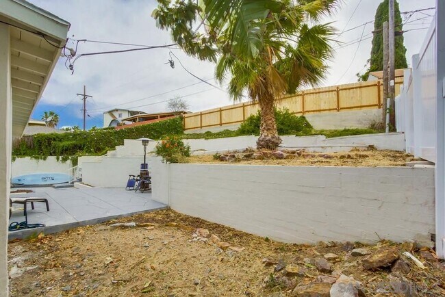 Building Photo - 129 S San Jacinto Dr