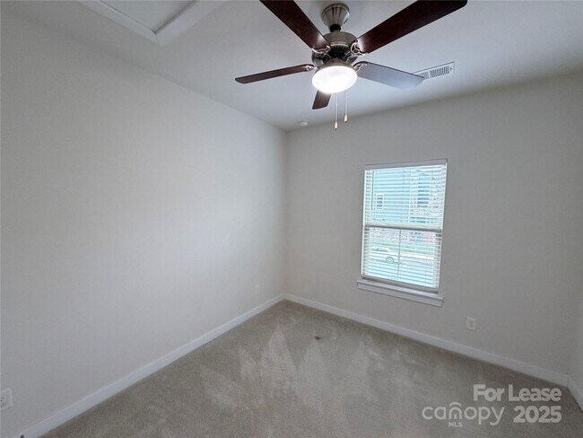 Building Photo - 2053 Birchside Dr