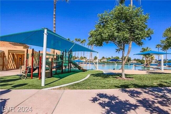 Building Photo - Beautiful South Shores Gated Community. 1st Floor unit. 2 beds. 2 baths.