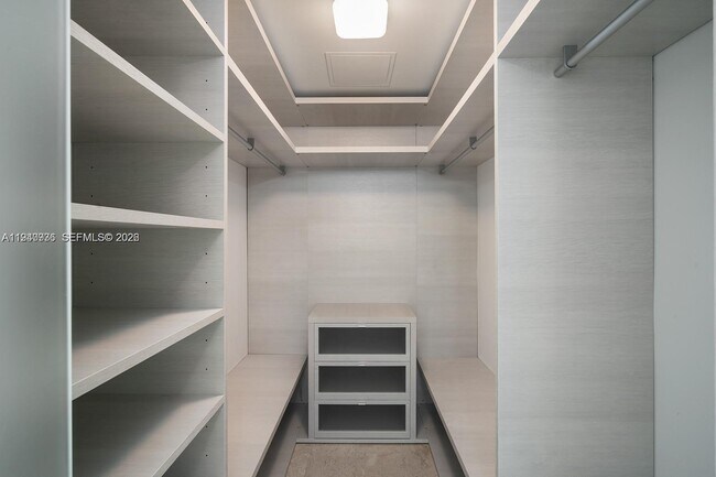 Building Photo - 68 SE 6th St