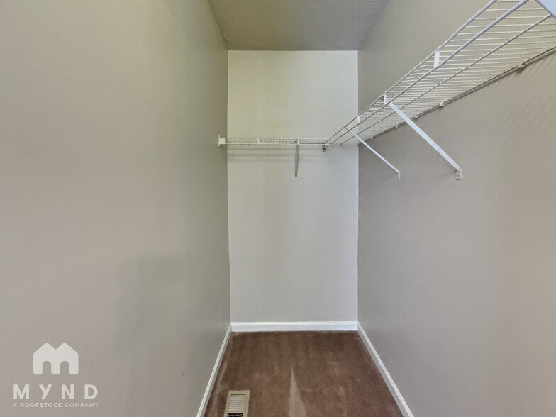 Building Photo - 40 Strawberry Hill Ln
