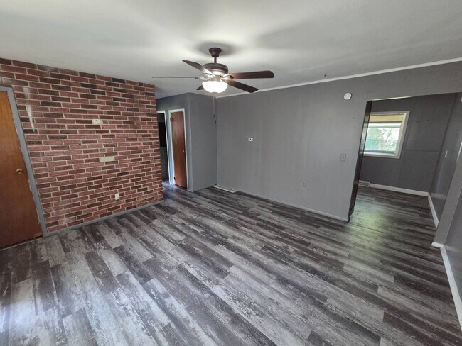 Building Photo - 2401 Eastlawn St