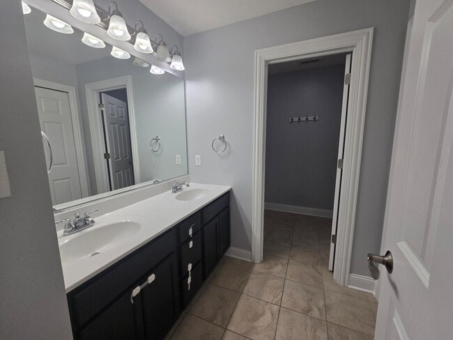 Building Photo - 10091 Pearwood Dr