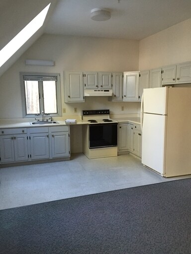 Kitchen - Rye Field Apartments