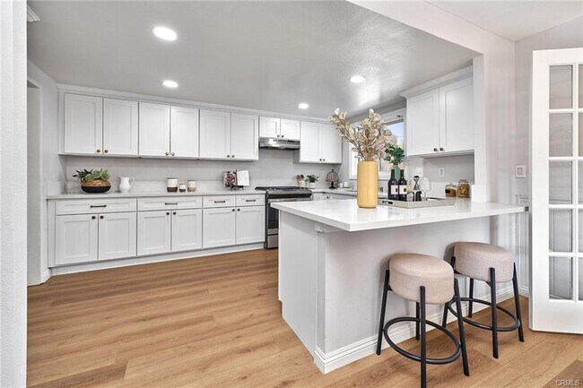 Building Photo - 750 N Northcape Ave