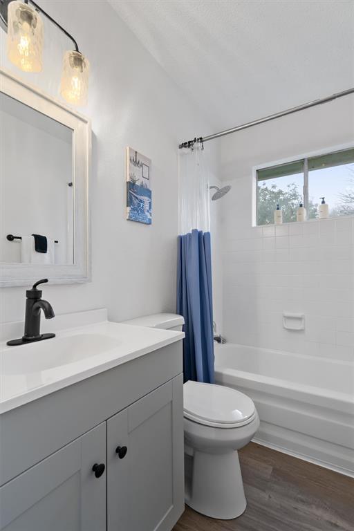 Building Photo - 405 E Logan St