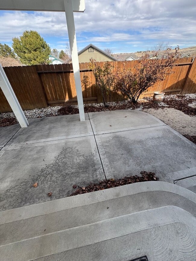 Building Photo - Gorgeous One Story 4 bedroom with Flex Space