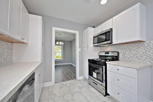 Building Photo - 3834 Rosedale St