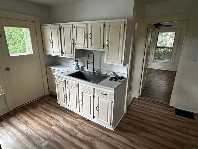 Building Photo - Updated 2-3 bed HOUSE in Fort Thomas
