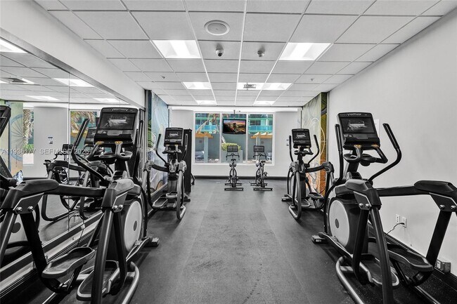 Building Photo - 1750 N Bayshore Dr