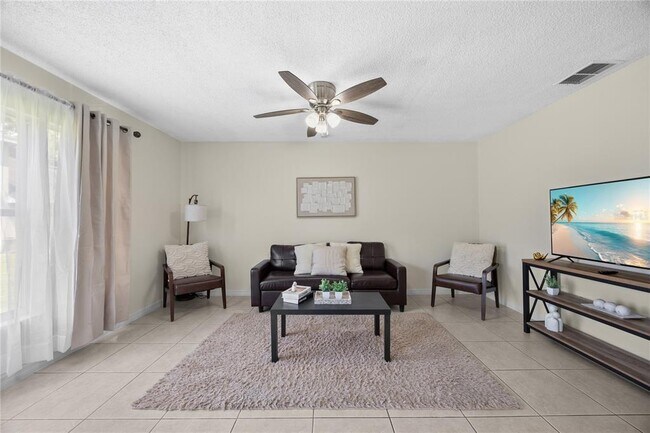 Building Photo - 2116 Cypress Bay Blvd