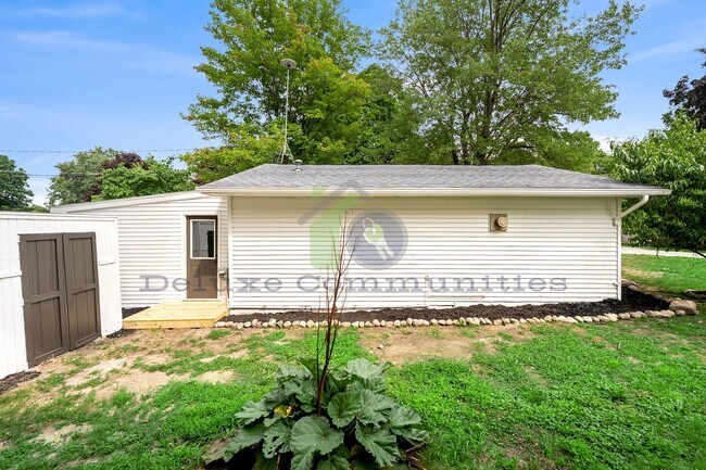 Building Photo - 127 E Fargo St