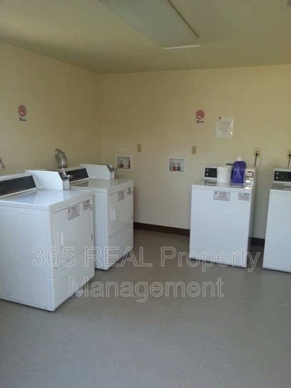 Building Photo - 204 14th St