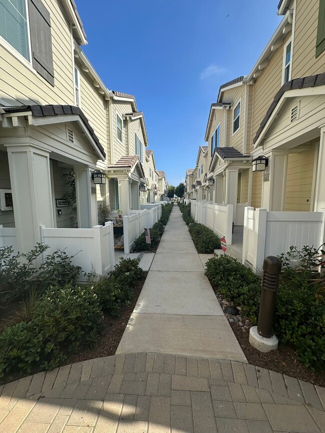 Building Photo - BAYSIDE LANDING - Available Now! 3-story t...