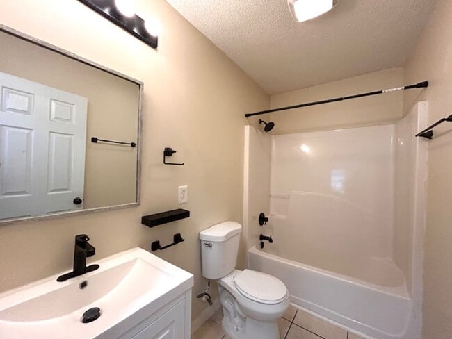 Building Photo - Welcome to Sabiston Height!