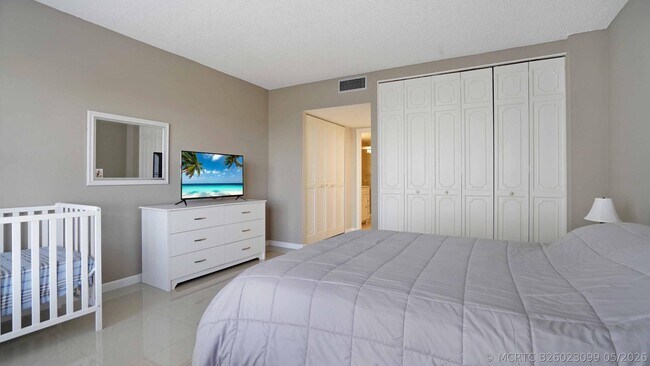 Building Photo - 3550 Galt Ocean Dr