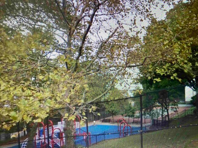 Building Photo - 151 Bleecker St