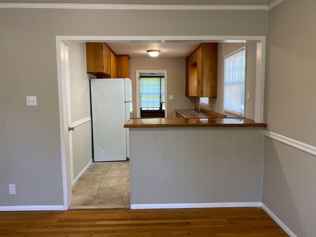 Building Photo - 3-Bedroom  cutie ! APPLY today at All3Real...