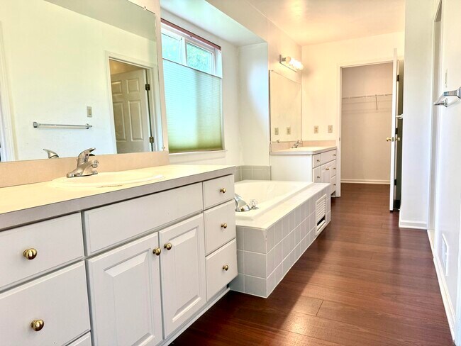 Building Photo - 2341 Timbercrest Ct