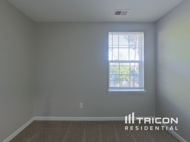 Building Photo - 7949 Bristle Ln