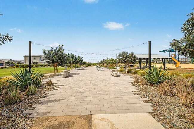 Building Photo - RESORT-STYLE COMMUNITY LIVING + 4 BEDROOMS + SPACIOUS LOFT!