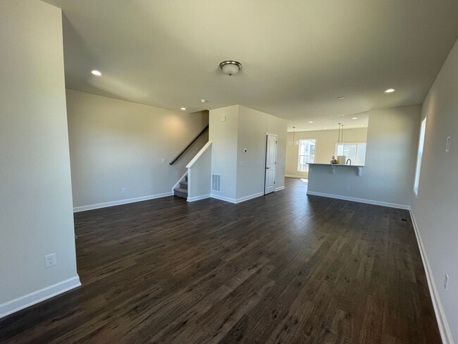 Building Photo - Fabulous townhome in Clifton Subdivision