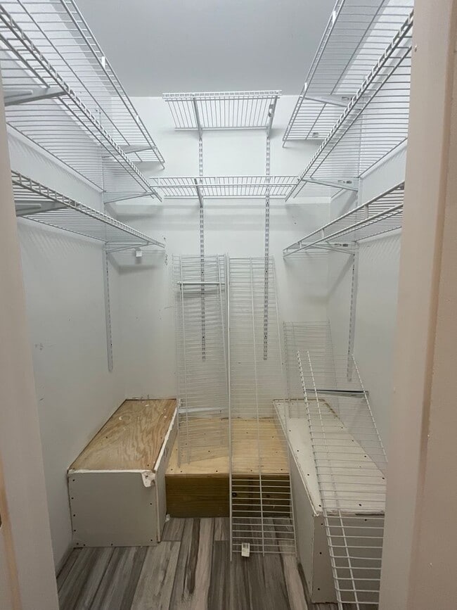 Building Photo - Move in special - 3 bedroom/2 bath brick h...