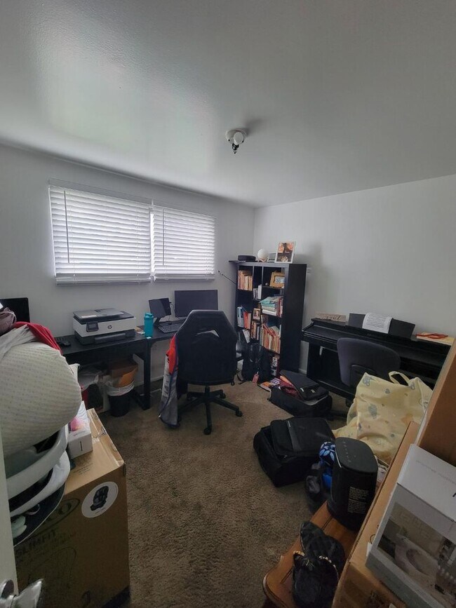 Building Photo - 2 Bedroom 1 Bath Orem Apartment