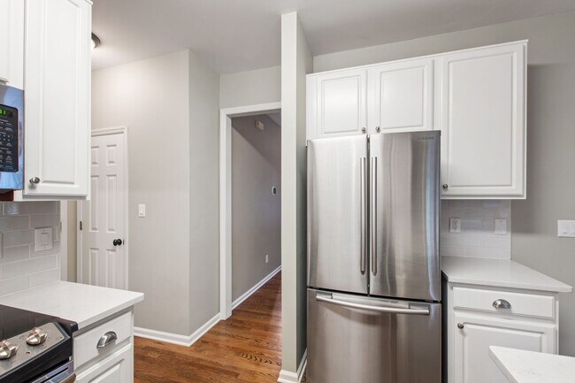 Building Photo - Charming 4-Bedroom with Backyard Retreat i...