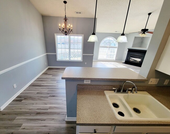 Building Photo - Now Leasing – 3477 Forest Dale Drive, Apt ...