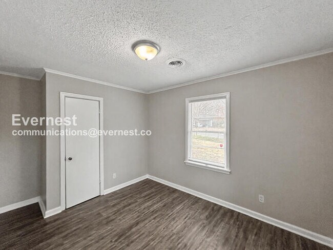 Building Photo - 1758 Woodburn Dr